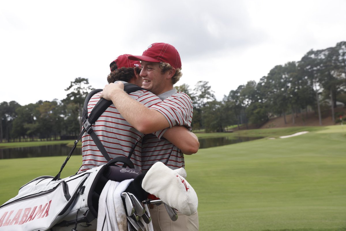 AlabamaMGolf's tweet photo. Post win frames 📸👊🏼

#RollTide | #BamaGolf https://t.co/cVThJeBOyp