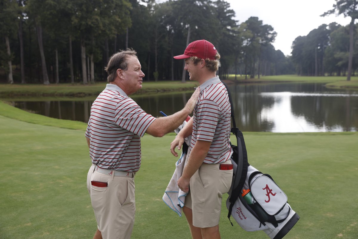 AlabamaMGolf's tweet photo. Post win frames 📸👊🏼

#RollTide | #BamaGolf https://t.co/cVThJeBOyp