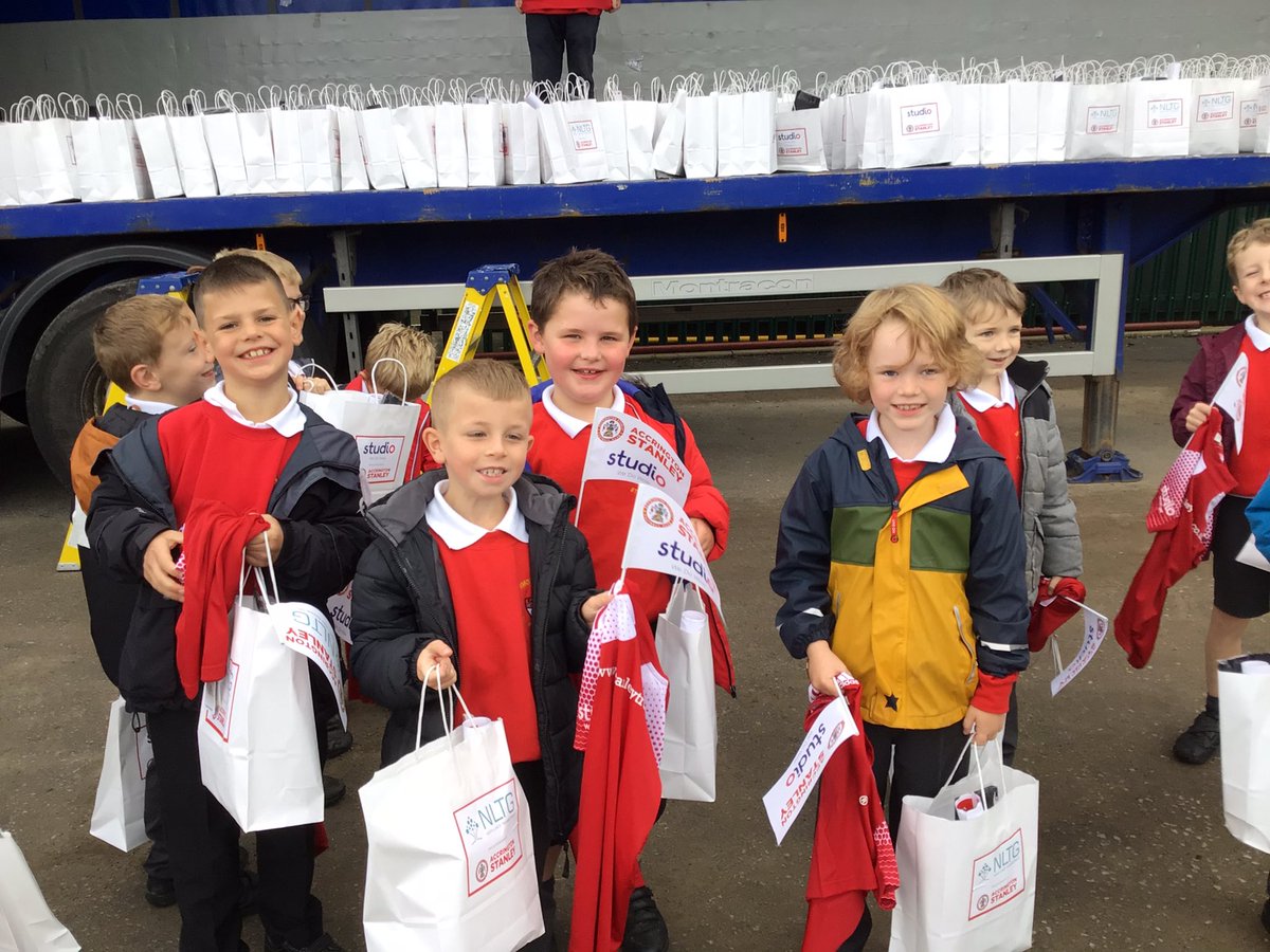 Year 3 had a wonderful visit to Wham! Stadium this morning picking up their free shirts and goodie bags from Accrington Stanley! Thank you @ASFCofficial #wearethereds
