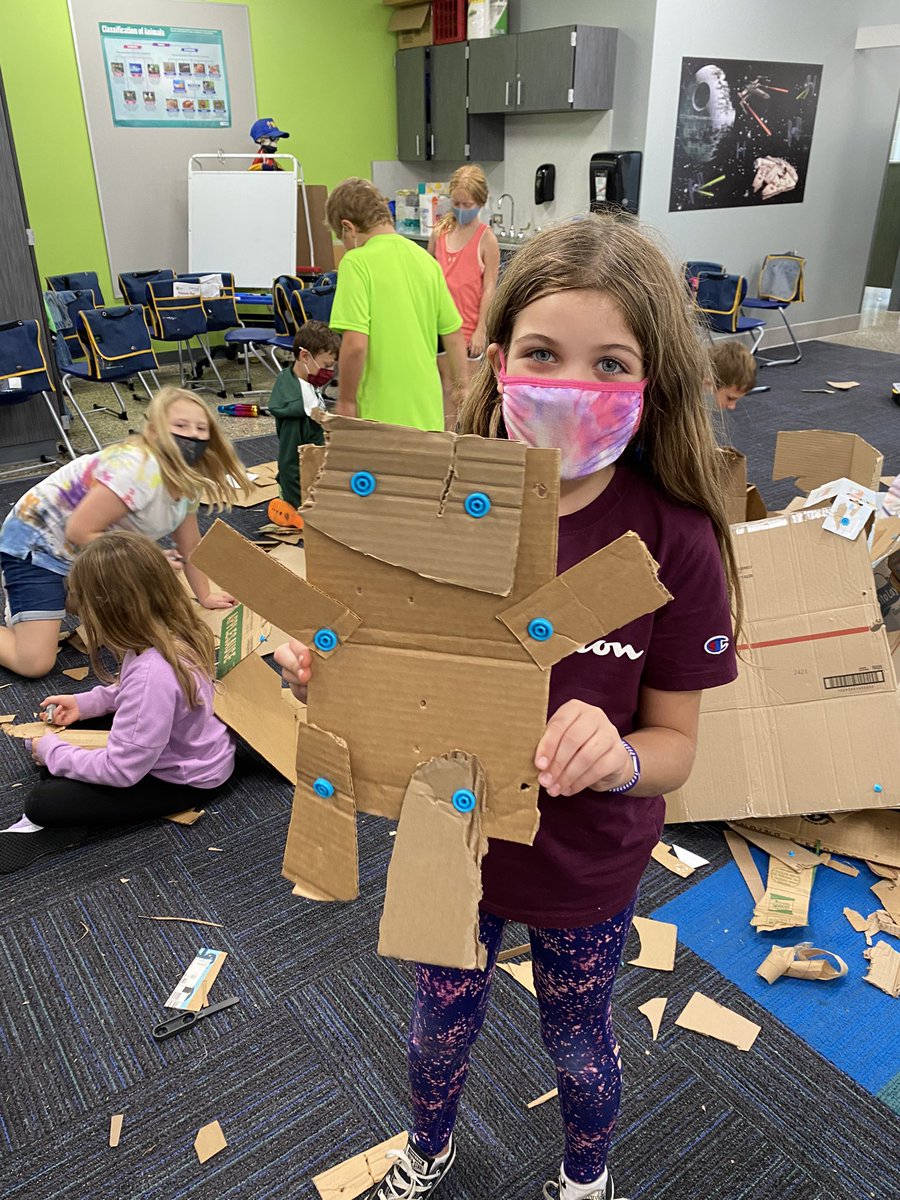 karsten4thmle's tweet photo. The  4th grade High Five family had a great time participating in #globalmaker Day! @MattawanCSD https://t.co/HPlTonzCur