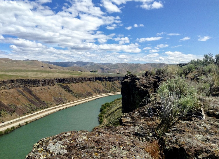 BroncoSportsXC's tweet photo. You already know.... #TrailTuesday ๐ฅ๐
Known for its historic purposes, t๐ก๐ ๐๐ซ๐๐ ๐จ๐ง ๐๐ซ๐๐ข๐ฅ runs along the Boise River. The trail is relatively flat and provides scenic views of downtown and the foothills.
#BleedBlue #RunBoise https://t.co/LUYqUxvywT