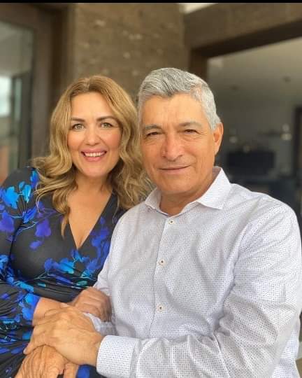 Hoy celebramos 30 años de caminar juntos, de estar en las buenas y las malas, agradecido y orgulloso estoy por la hermosa familia que formamos, muchas felicidades <a href="/SagrarioMontano/">Sagrario Montaño</a> por muchos años más llenos de bendiciones.