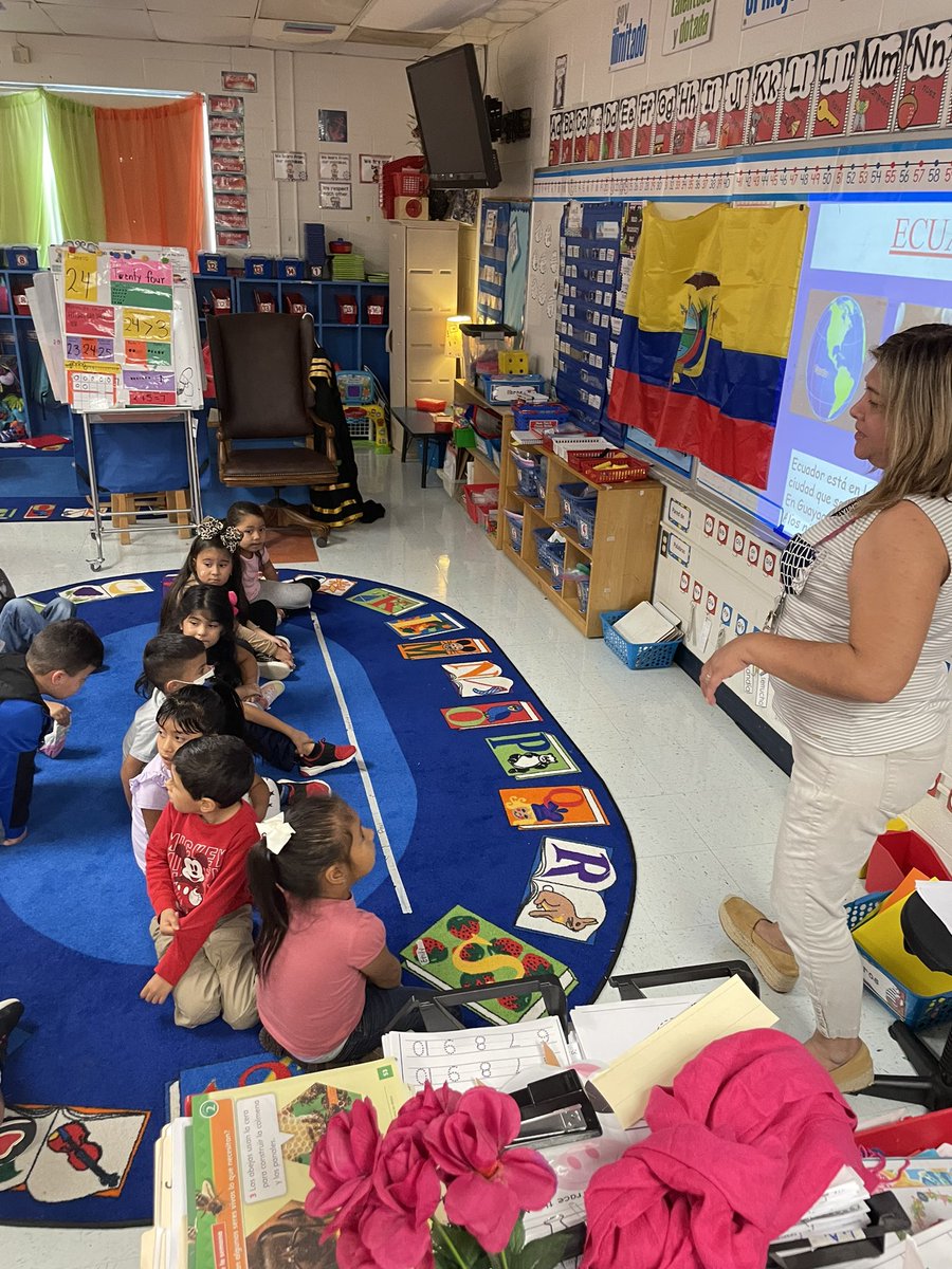 Closing the celebration of the Hispanic Heritage Month this week! Our  first country  is Ecuador 🇪🇨 (We ave a student from Ecuador) it was a teamwork with Mrs. Pacheco <a href="/ZundyElementary/">Zundy</a> <a href="/gretamariadame/">Greta BenavidesAdame</a> #iamwfisd #bilingualbrains #Kindergarten
