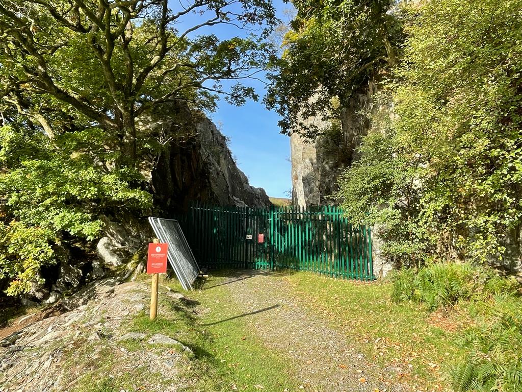 ArchaeoDomus's tweet image. In the beautiful #ElanValley today to survey the Devils Gulch. The Gulch was originally cut for use by the railway built to transport materials for the construction of the reservoirs, but has now been closed for 2.5 years due to several rock falls. W/ @Lewis_Arch @PebbleEngineer
