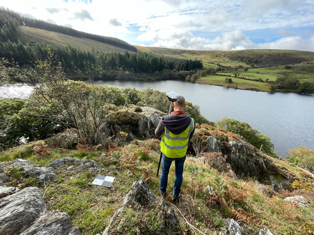 ArchaeoDomus's tweet image. In the beautiful #ElanValley today to survey the Devils Gulch. The Gulch was originally cut for use by the railway built to transport materials for the construction of the reservoirs, but has now been closed for 2.5 years due to several rock falls. W/ @Lewis_Arch @PebbleEngineer