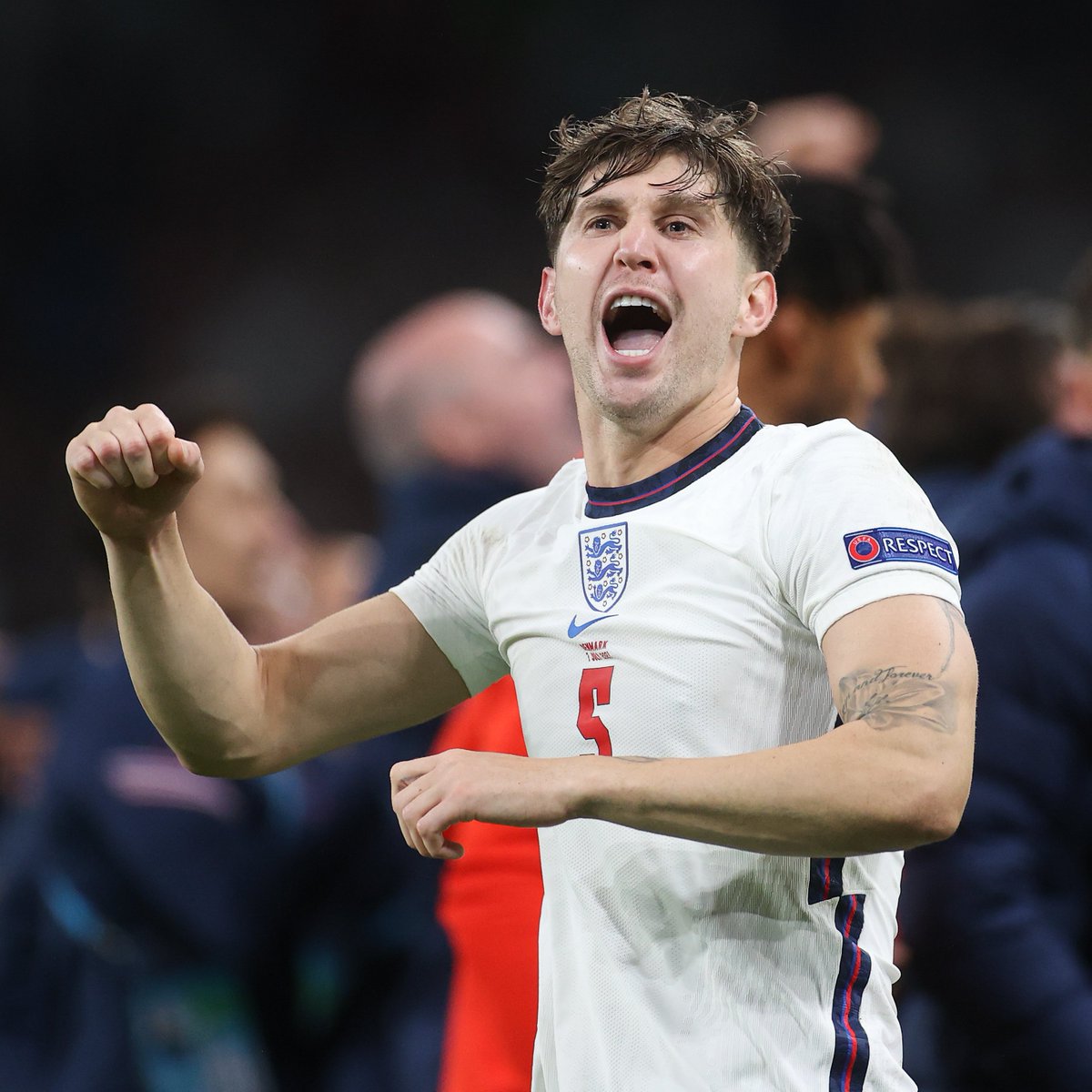 Sportingbet_com's tweet photo. That ball from Foden π
The finish from the Barnsley Beckenbauer β
England are back on level terms at Wembley.
#ENGHUN #Threeions https://t.co/keKTORW4Ik