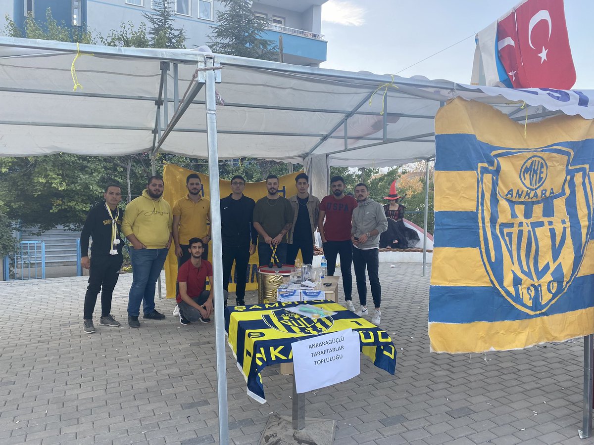 Üniversitemizin B Kapısı girişinde stantımızı açtık. Aramıza yeni katılan kardeşlerimizle beraber yıllardır mücadele verdiğimiz Kırıkkale şehrinde Ankaragücü armasını en iyi şekilde temsil etmeye devam edeceğiz.  #kırıkkaleüniversitesi #ankaragücü