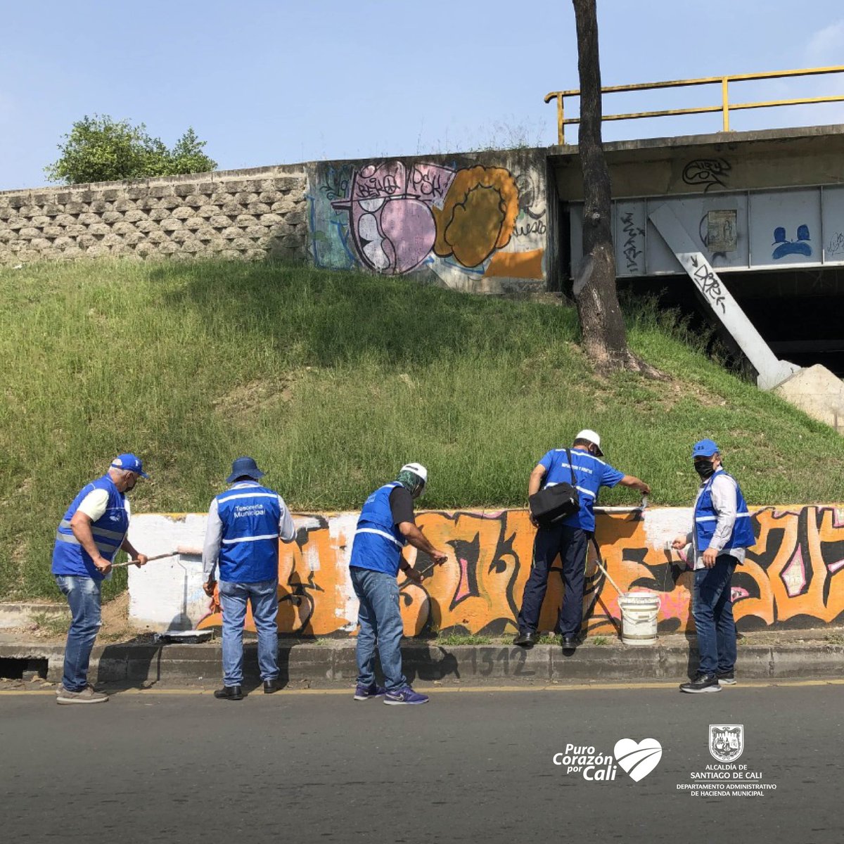 HaciendaCali's tweet photo. La carrera 1 con calle 70 fue impactada positivamente gracias a la campaña Zonas #TeQueremosCali, que busca embellecer y recuperar los espacios públicos afectados. https://t.co/qI2809v3LQ