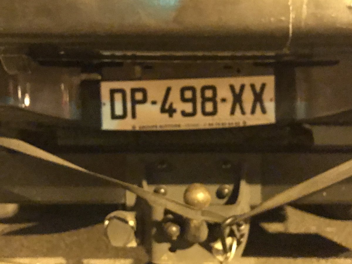 PARISMARAIS's tweet photo. @sabacru @KeringGroup @cbrossel @MParisCentre @Parisjecoute c'est TOTALEMENT Illégal mais ils s'en foutent, ils le revendiquent : c'est cool disruptif et sauvage. @Kering méprise les habitants du #marais. Nous appelons au boycott de la marque #AlexanderMcQueen #DIRTYLIST https://t.co/fGvgAgHqKn