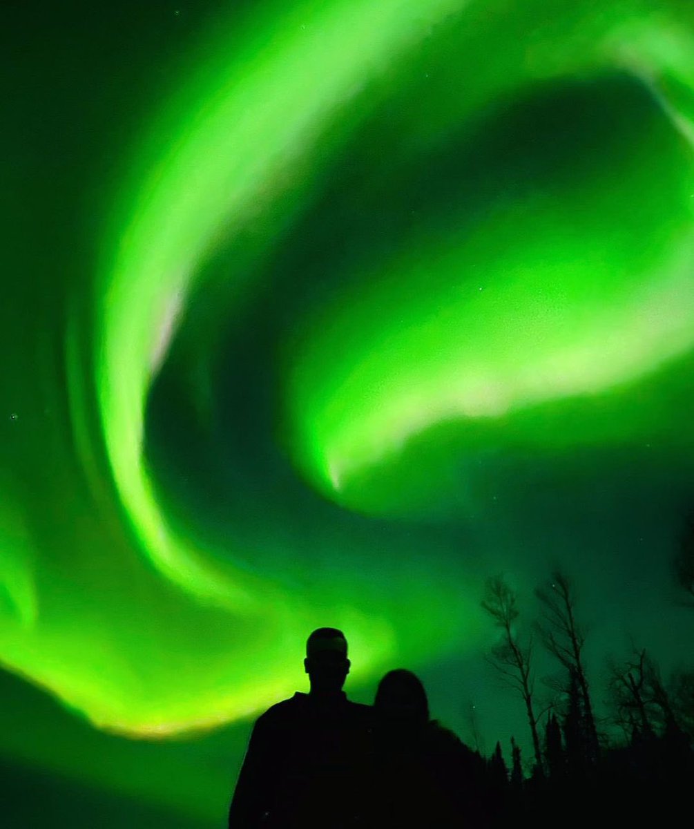 MeteoCotedAzur's tweet photo. 🇨🇦🌎 #InfoMonde
12/10/2021 à 21h25 : D’intenses aurores boréales illuminent le ciel du #Canada ces dernières nuits comme en témoignent ces fabuleuses photos depuis #BerensRiver (#Manitoba), située sur la côte est du lac #Winnipeg. https://t.co/nG8qLDMx0p https://t.co/SgXA2wiWr3