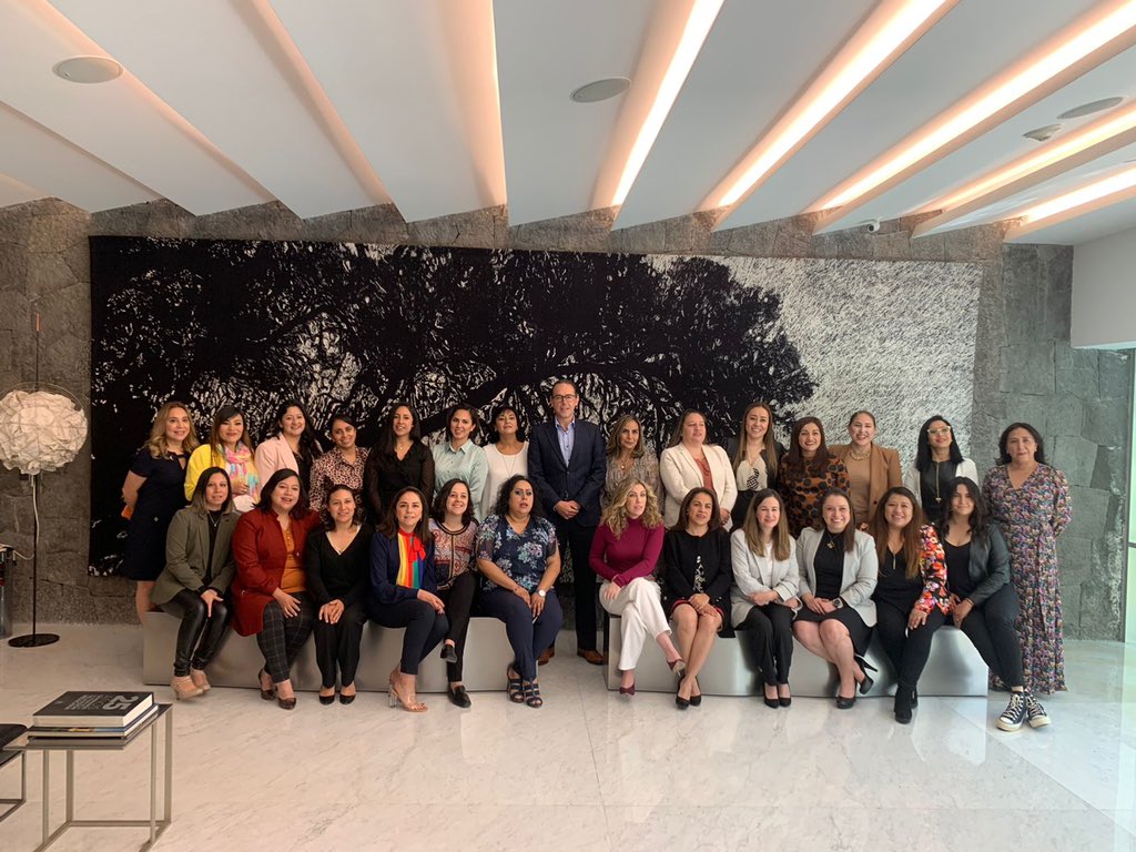 GomezPalacioPin's tweet photo. Gracias @NinfaSalinas y a este magnífico grupo de mujeres, por invitarme a unirme al desayuno de hoy.   

Siempre lo he dicho, la mujer es pieza indispensable de nuestro equipo. 

Felicidades a todas las mujeres de @ItalikaOficial y @HeroMotosMx. https://t.co/dw6qK2p94c