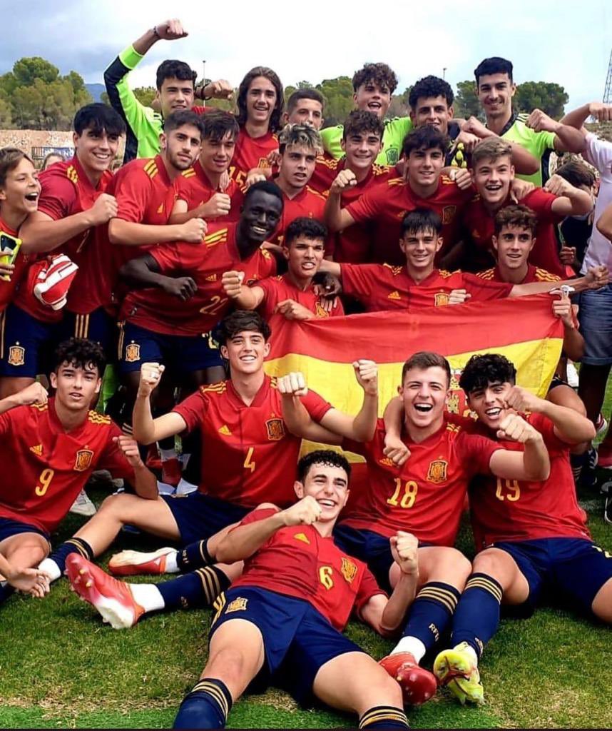 Gran trabajo de todo el equipo 💪. Seguimos sumando experiencias @SeFutbol