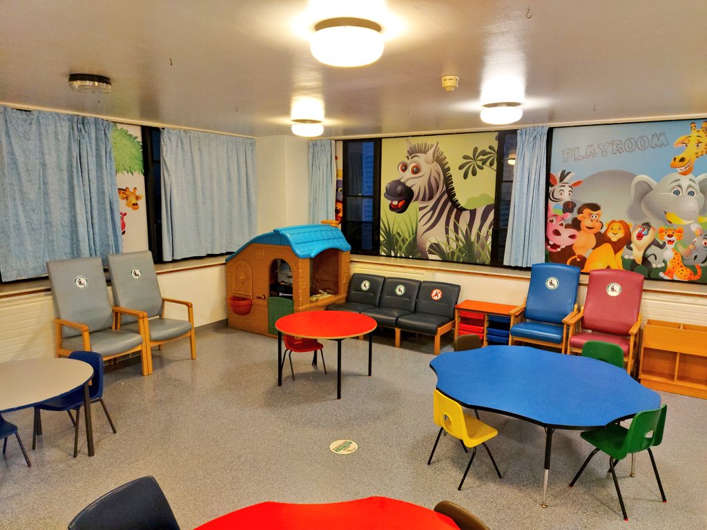 AndyCarden1's tweet photo. Jade Crowley-Volpato &amp; Joe on shift tonight were delighted when I paid them a surprise visit to sweep through their quite beautiful dept Children's Ambulatory Care @AMBU_NCH_NUH &amp; it was a pleasure to meet u both👍🤗❤ @ACD_NUH @jeanett98012702 @TeamNUH @hourd_lorraine https://t.co/4Ov7FsbObL