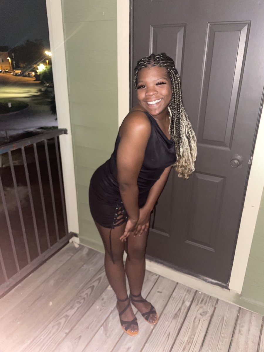 Taavyonne's tweet photo. gotta talk heavy, 
you ain’t met a bitch better✨ https://t.co/dfURCjfmq3