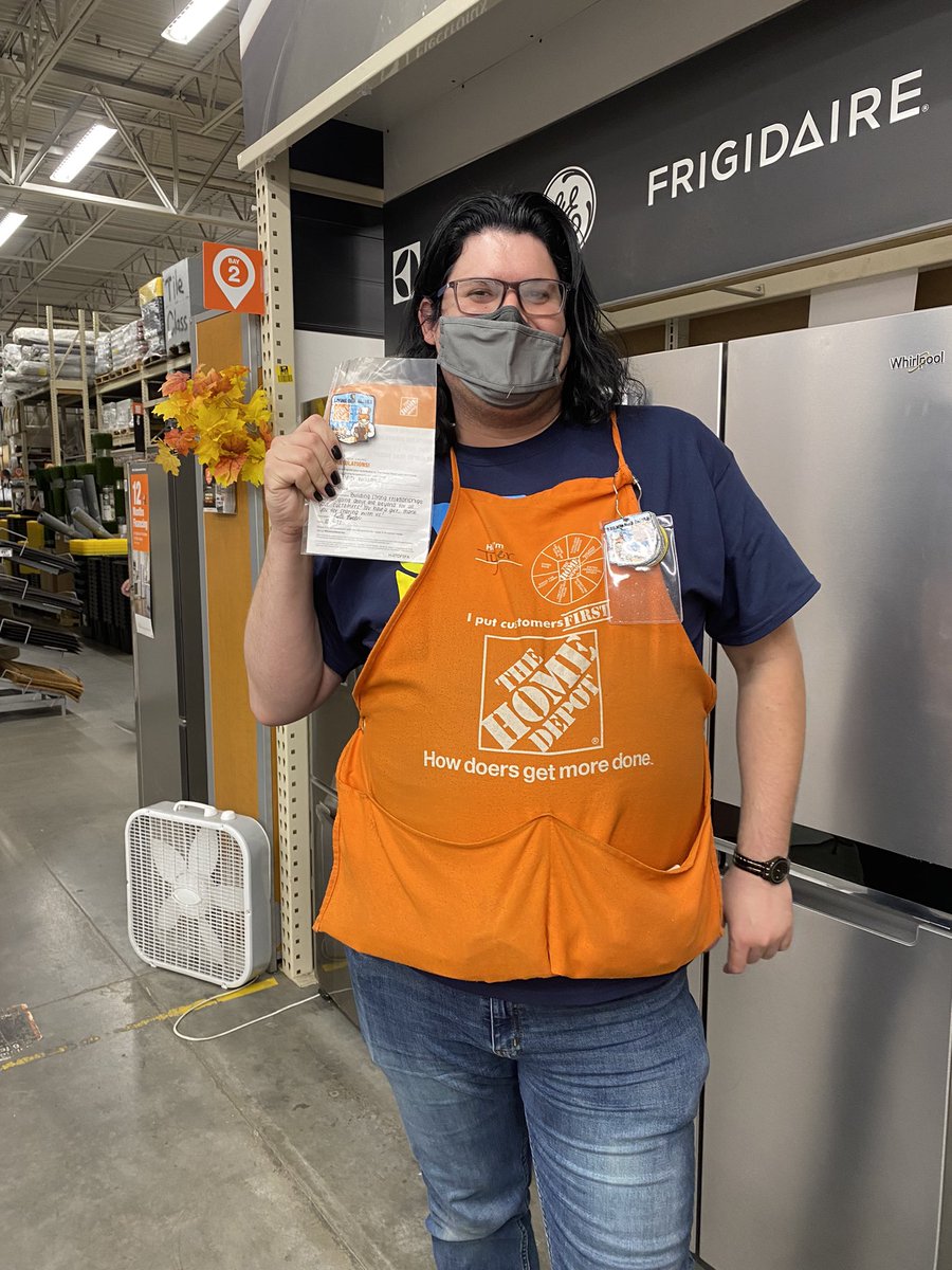 belle_foster04's tweet photo. Shout to our amazing kitchen designer Tyler! He always goes above and beyond for all his customers, and makes sure they always leave with a smile on their face! @NorthcreekHold @JeremiahEarley  #Ferocious4416 #Pacnorthproud #Drivingd53 #GETInvolved https://t.co/X0Z6Q2CiSX