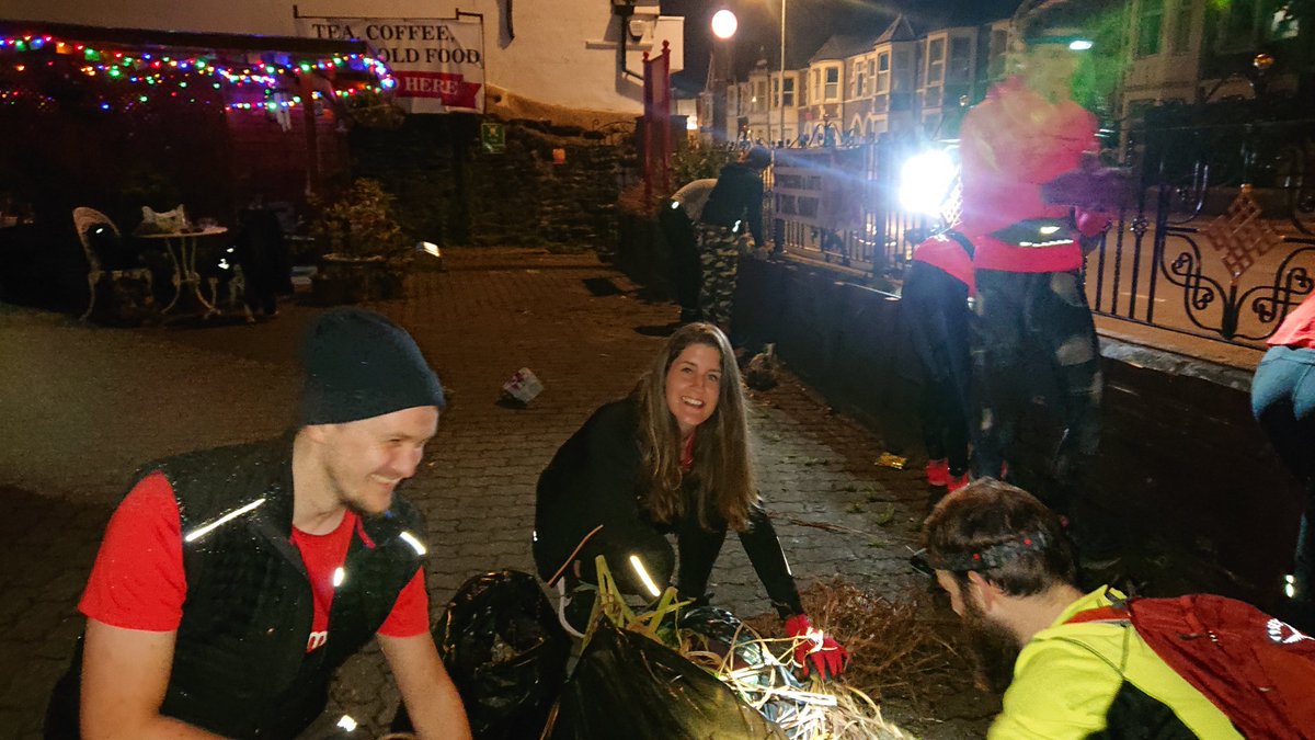 Tonight 24 goodgymers got ready to hit the streets once more. We ran, walk / jogged our way to <a href="/SamyeFoundation/">Samye Foundation</a>. There was planting bulbs for spring, redoing some hanging baskets, painting and moving a heavy slab table💪