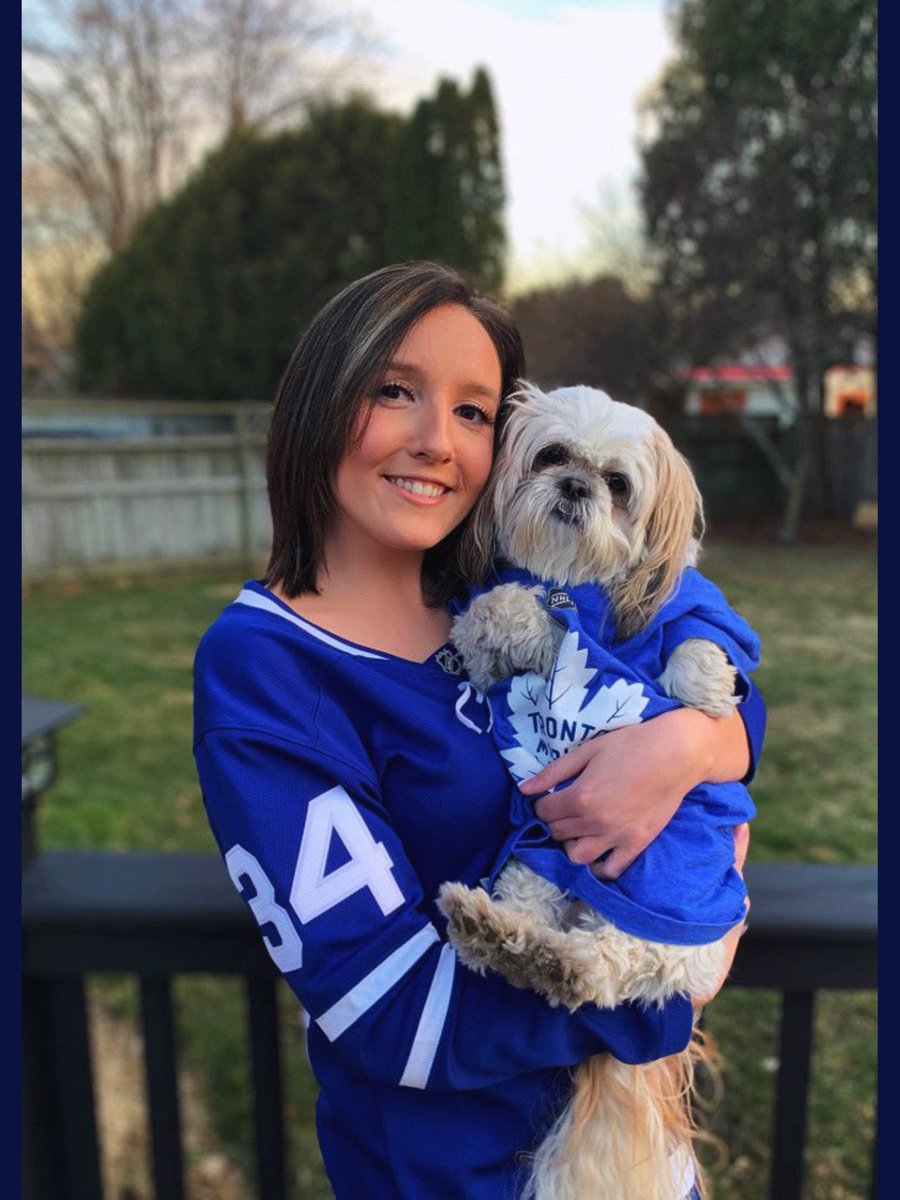 hotNHLchicks's tweet photo. The gorgeous @amanda_c_rae and her pooch supporting the #TorontoMapleLeafs https://t.co/1DQnb782Vm