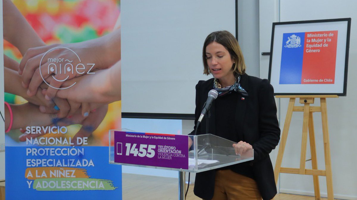 mjabud's tweet photo. Firmamos un convenio con @mcotecastro1 de @MejorNinez para capacitar en violencia, brechas y sesgos a cerca de 2 mil funcionarios del Servicio para evitar y enfrentar las vulneraciones a las que están especialmente expuestas las niñas y adolescentes en los sistemas de protección. https://t.co/DdRHQry9nW