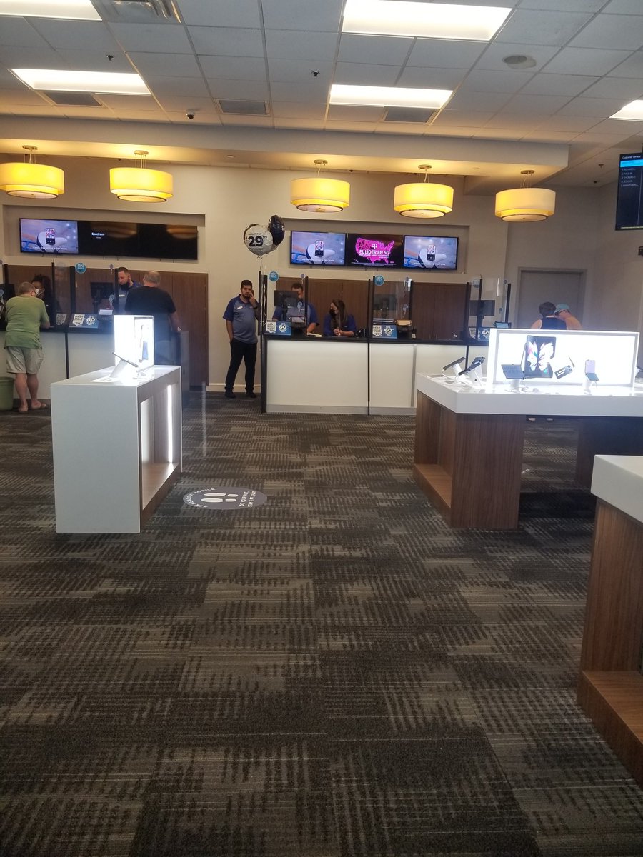 VeracityInstit's tweet photo. Mo, Larry, and Curly doing absolutely nothing, at a store where 10 of us are waiting. https://t.co/osYQFgKjnL