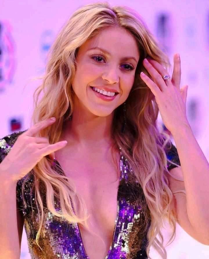 GirlsLikeYou29's tweet photo. Need to find me a Columbian ❤️❤️ #shakira #noonecomparestoher https://t.co/x5T64EGfdN