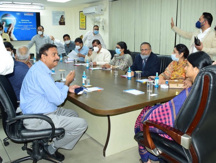 AnupriyaSPatel's tweet photo. Personally visited the Uflex Industrial Group, Jammu which is one of the success story in UT of JK. Met delegations of various industrial associations, heard their different grievances and ensured them to take care of various bottlenecks being faced by different industries. 1/2 https://t.co/W4lboRS2MF
