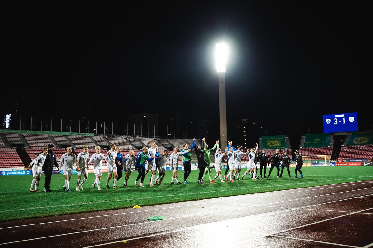 Huuhkajat's tweet photo. Oi mikä ihana ilta! Kiitos, Tampere. 👏

#Pikkuhuuhkajat 📷: Jimi Soinila https://t.co/1DWVumTQLx
