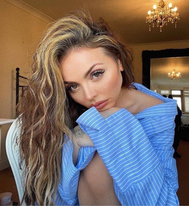 Baddiefornelson's tweet photo. Why have I never seen this pic before #JesyNelson https://t.co/iAsydpCgx4