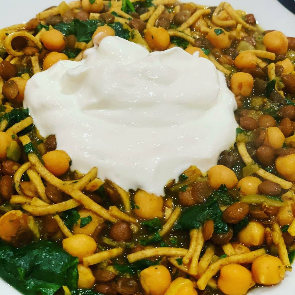 foodofevery's tweet photo. This is a Persian (Iranian) dish called Aush Reshteh which is a vegetarian dish and as you may or may not know meat free cooking is very common in the Middle East and it’s dead easy to make. You chop one onion 🧅 and pan fry it in olive 🫒 oil until it… https://t.co/x96ylvHQzp https://t.co/QGN6gXudku