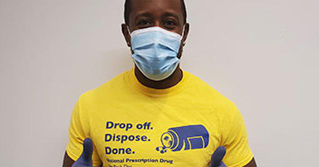 SuburbanHosp's tweet photo. On Saturday, Oct. 23, from 10 a.m. to 2 p.m., drive up and drop off your unused or expired prescription medications at Suburban Hospital or any of our other 5 Johns Hopkins Hospital locations. Learn more here: https://t.co/szNfM3EnkV  @HopkinsMedicine #JHTakeBack #TakeBackDay https://t.co/GQXhmlMi9Q