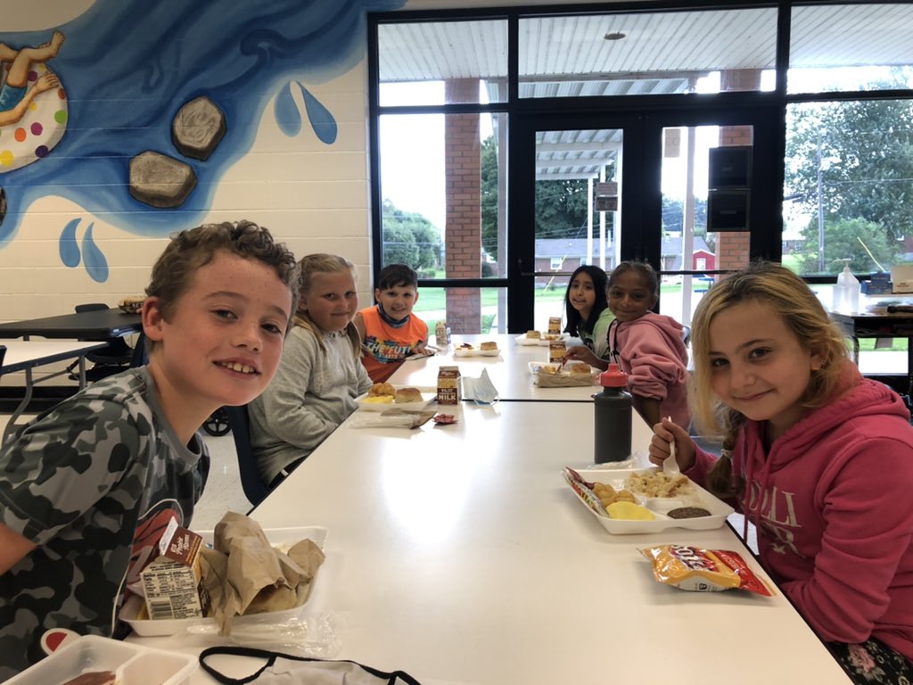 TES is celebrating National School Lunch Week this week 🐾 We want to say a special thank you to the cafeteria staff for their dedication to serving our students and staff!
