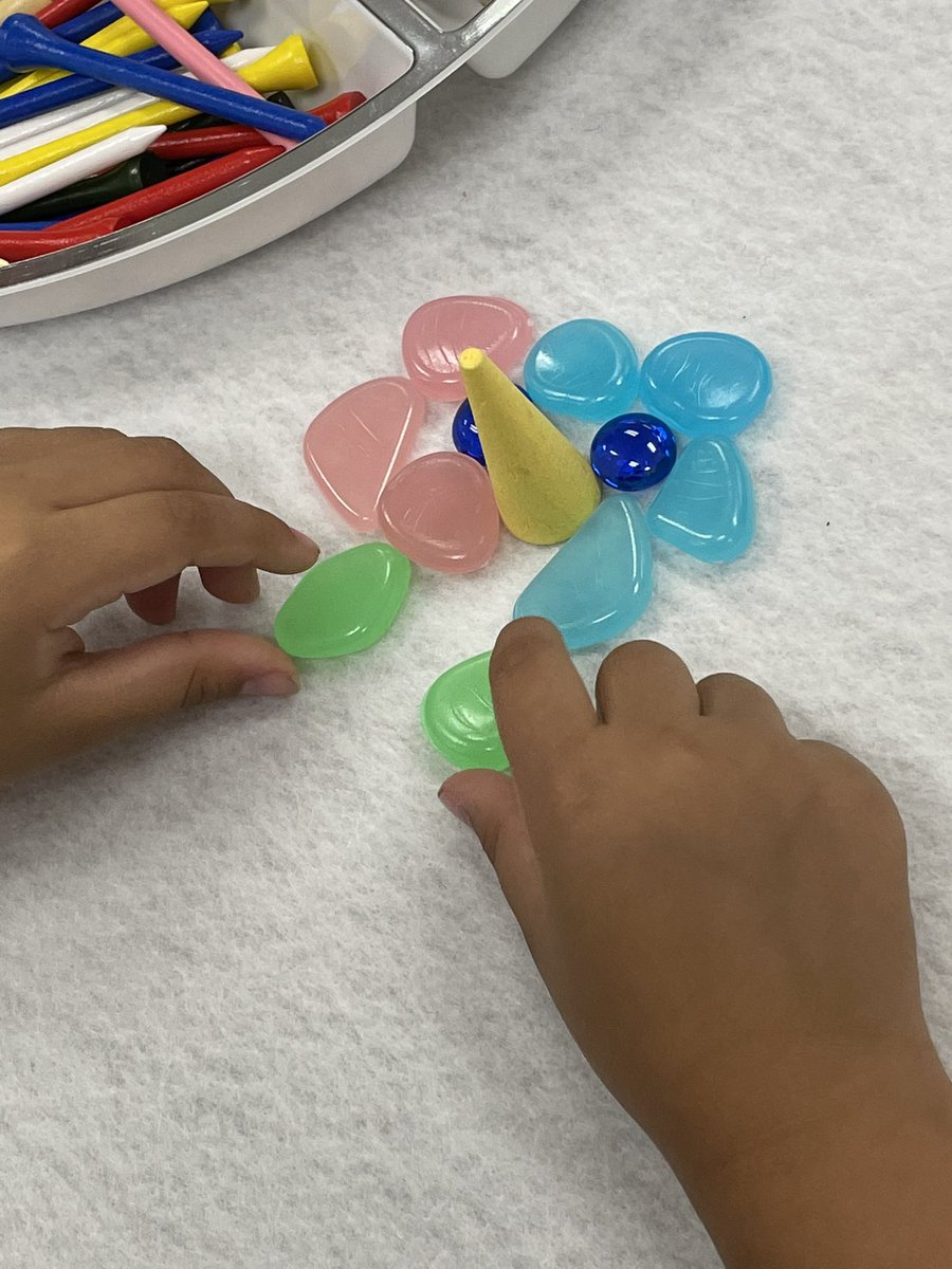 teacherfirst73's tweet photo. PreK @TylerHeights used loose parts to be creative in @eeeaacps #aacpsawesome #looseparts #itsaface #socreative #prekisawesome https://t.co/m2VIQIJuhW