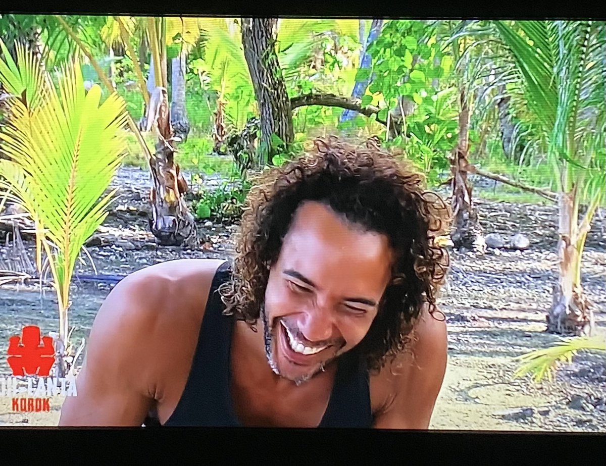 Neybol_tv's tweet photo. Masterclass de Laurent « Je sens leur poids sur mes épaules …. mais j’en ai rien à foutre!! » 🤣🤣🤣  #KohLanta #KohLantaLaLegende #KohLanta2021 https://t.co/W6YC11nUtz