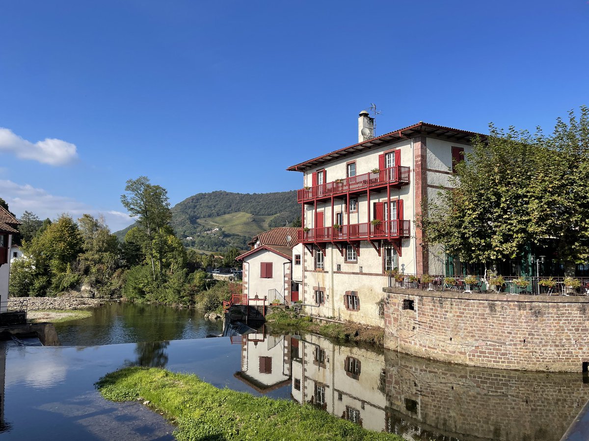 Pilgerurlaub's tweet photo. Saint Jean Pied de Port (ja, ich weiß, eigentlich fängt man hier an und fahrt nicht nach 18 Tagen erst hin...) morgen dann Pyrenäen! #jakobsweg #pilgern #caminofrances #sjpdp https://t.co/aS1OLMXPcI