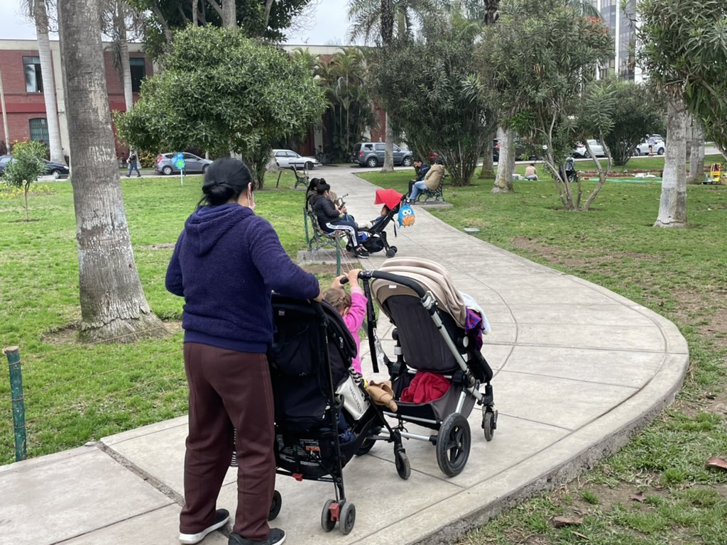 her yer park her yer ❤️ çocuklar oynuyor. insanlar mutlu. mis