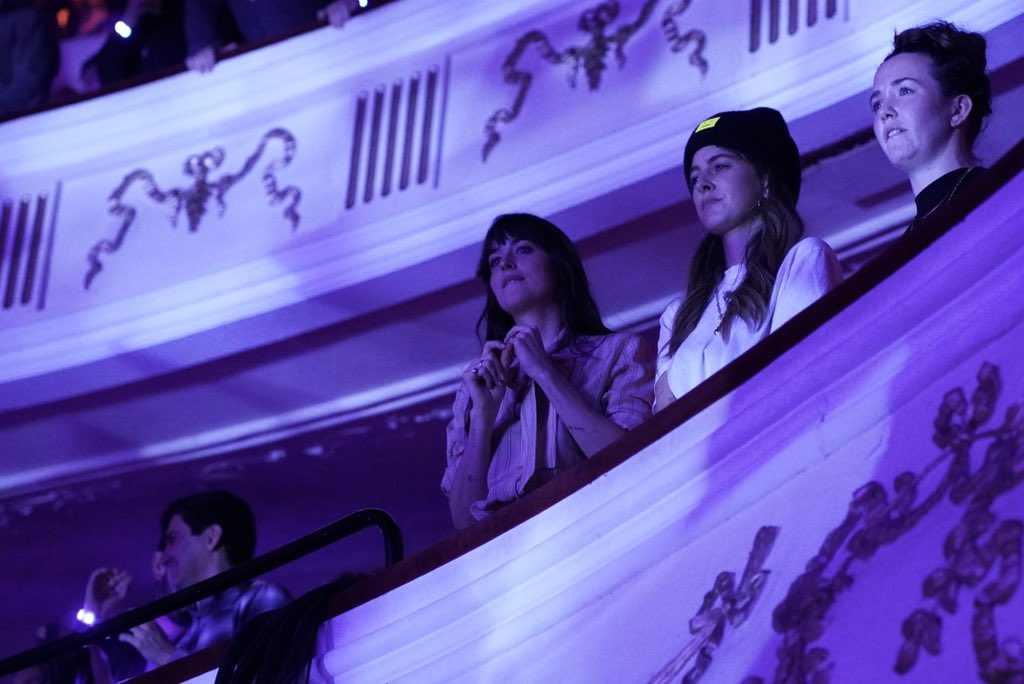 RaphPH's tweet photo. Is that 👀 Dakota Johnson in Coldplay crowd ? https://t.co/Vwqa4S7YrT