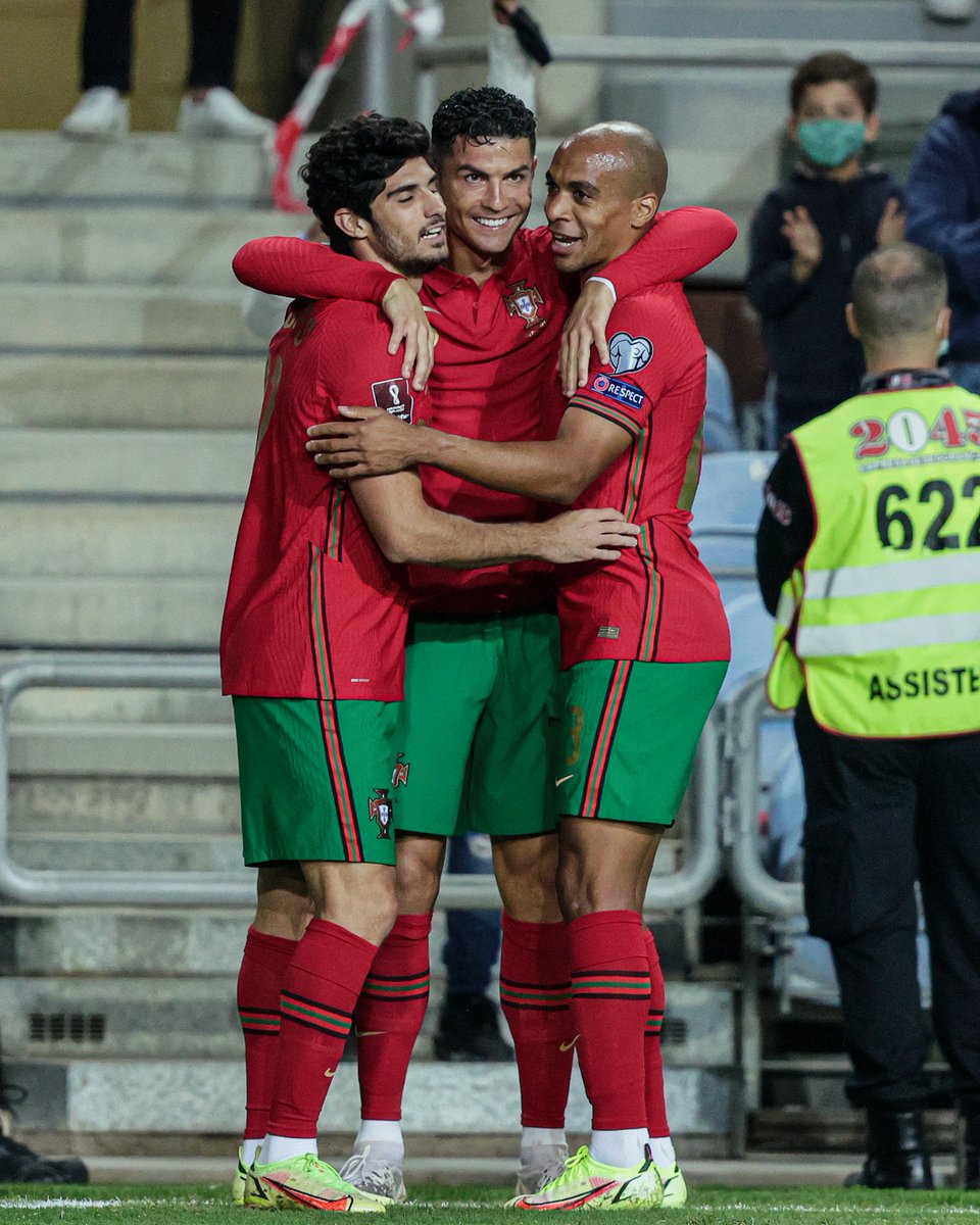 brfootball's tweet image. Three goals. Another record broken.

All in a day's work for Ronaldo 😎