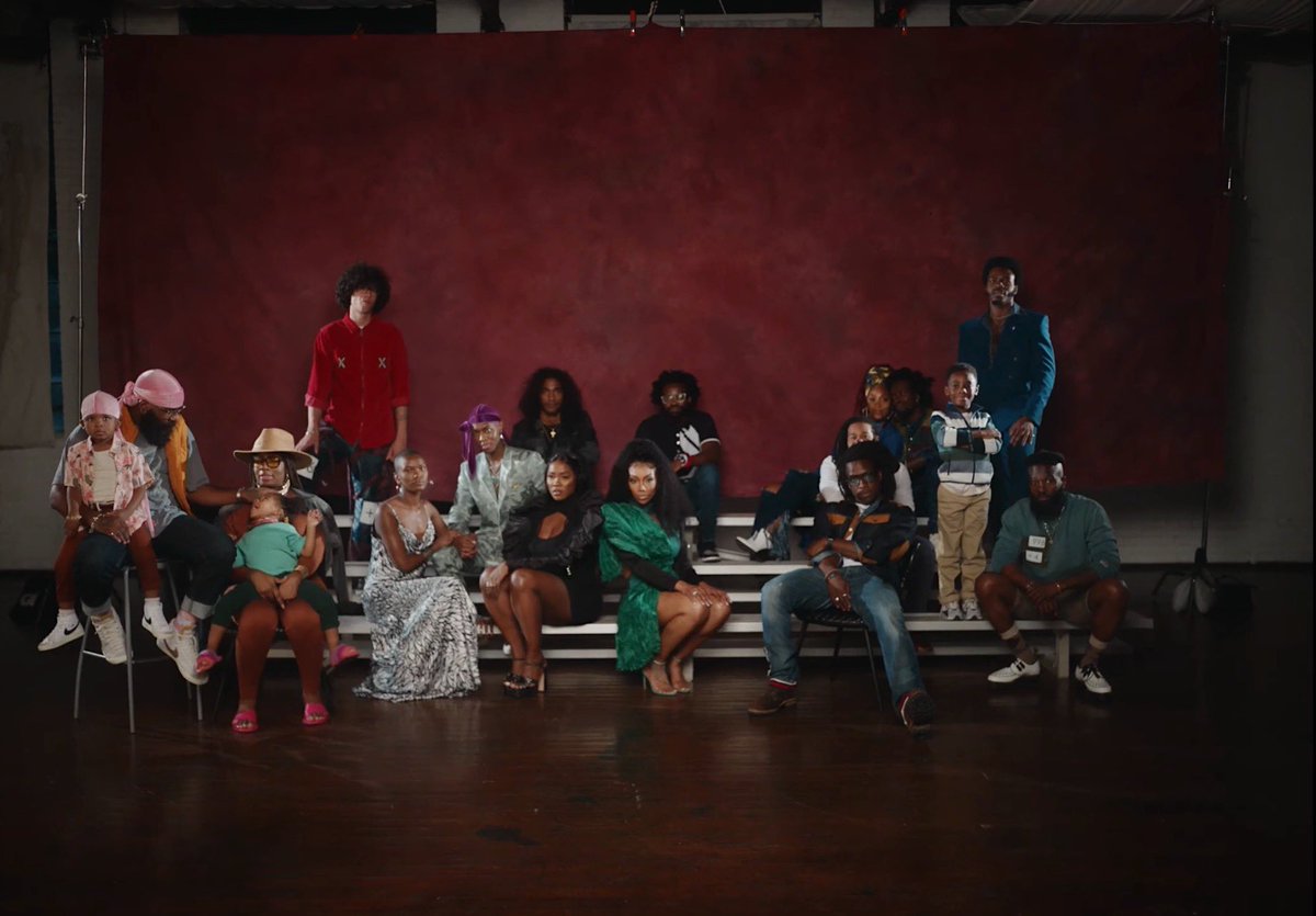 NikonPapi's tweet image. my first music video role!! 😆

So excited to finally be able to share this with y’all. I got casted as a model for @TiwaSavage and @4everBrandy video for Somebody’s Son, and it was such an amazing experience. 

#somebodyson #tiwasavage #brandy #motownrecords #waterandgarri