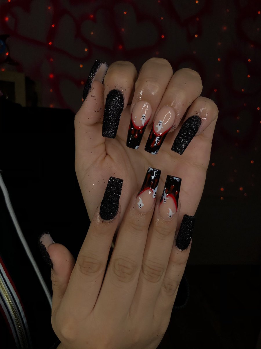ooonailzz's tweet photo. Second spooky set of the year.👻🩸 https://t.co/XrmPQXJ0n3