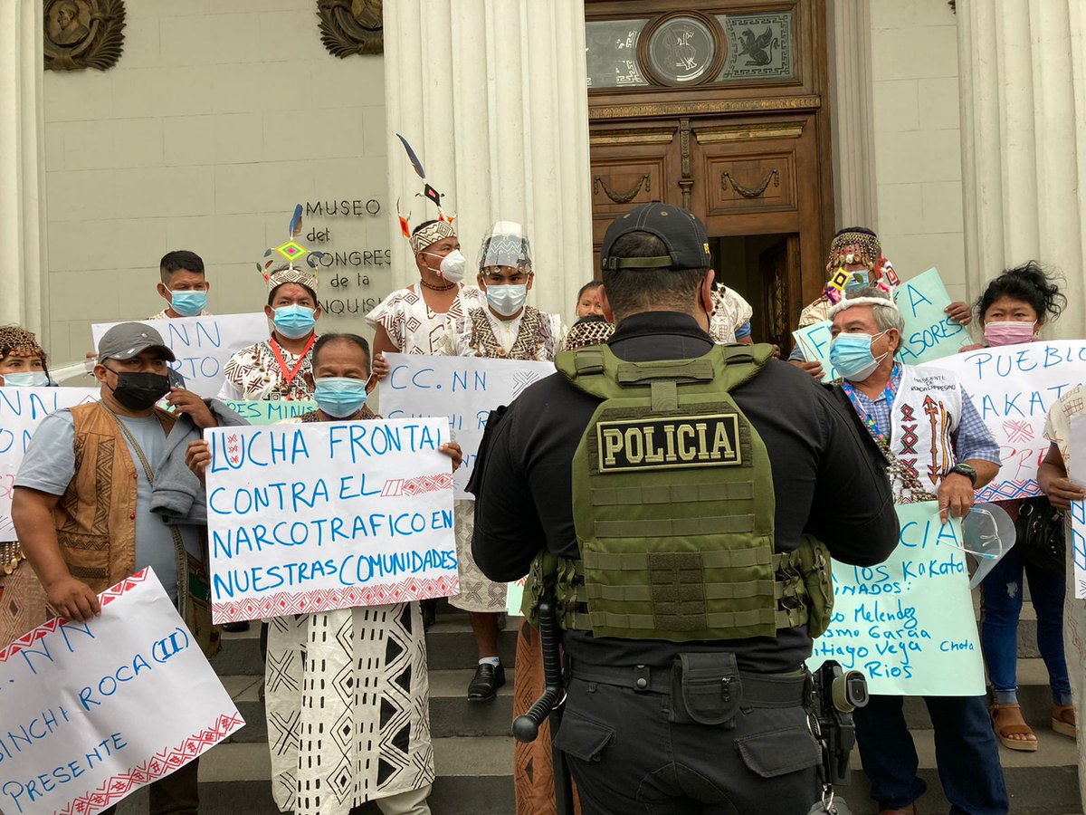 aidesep_org's tweet photo. #AHORA Delegación Cacataibo (Ucayali) exige justicia por hermanos asesinados por narcotraficantes y la actividad de madera ilegal en sus territorios. 

Imágenes registradas en el Museo de la Inquisición del Congreso. Luego se desplazarán al Palacio de Justicia. https://t.co/nWxXSqQICM