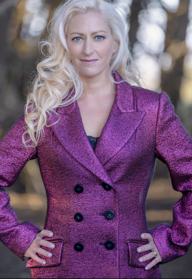 avantgame's tweet image. Okay friends! What should be my author photo for my new book? The title is "IMAGINABLE: How to see the future coming and feel ready for anything, even things that seem impossible today" Help me pick :) Photographs by the incredible Christopher Michel! christophermichel.com