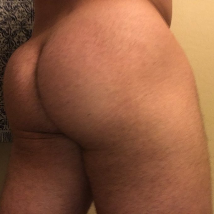 RT if you wanna tongue fuck my ass 🍑 https://t.co/ZLMccCmQDe