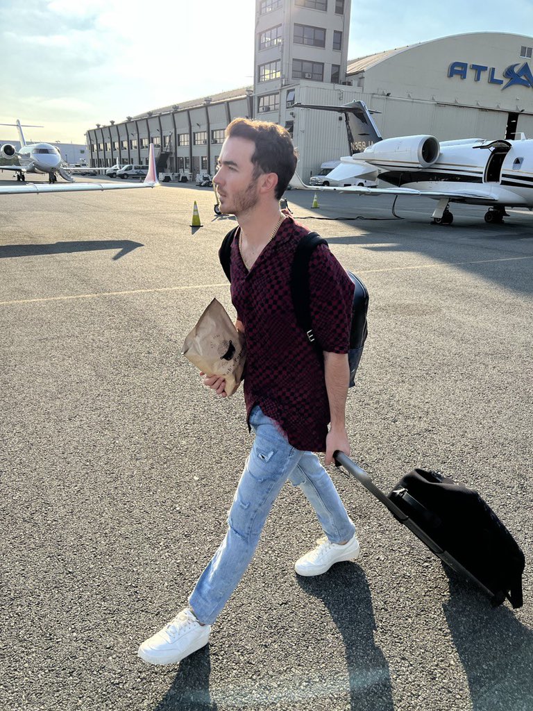 kevin jonas on Twitter: "Secured the bag. https://t.co/vyuexUm6ve" / Twitter