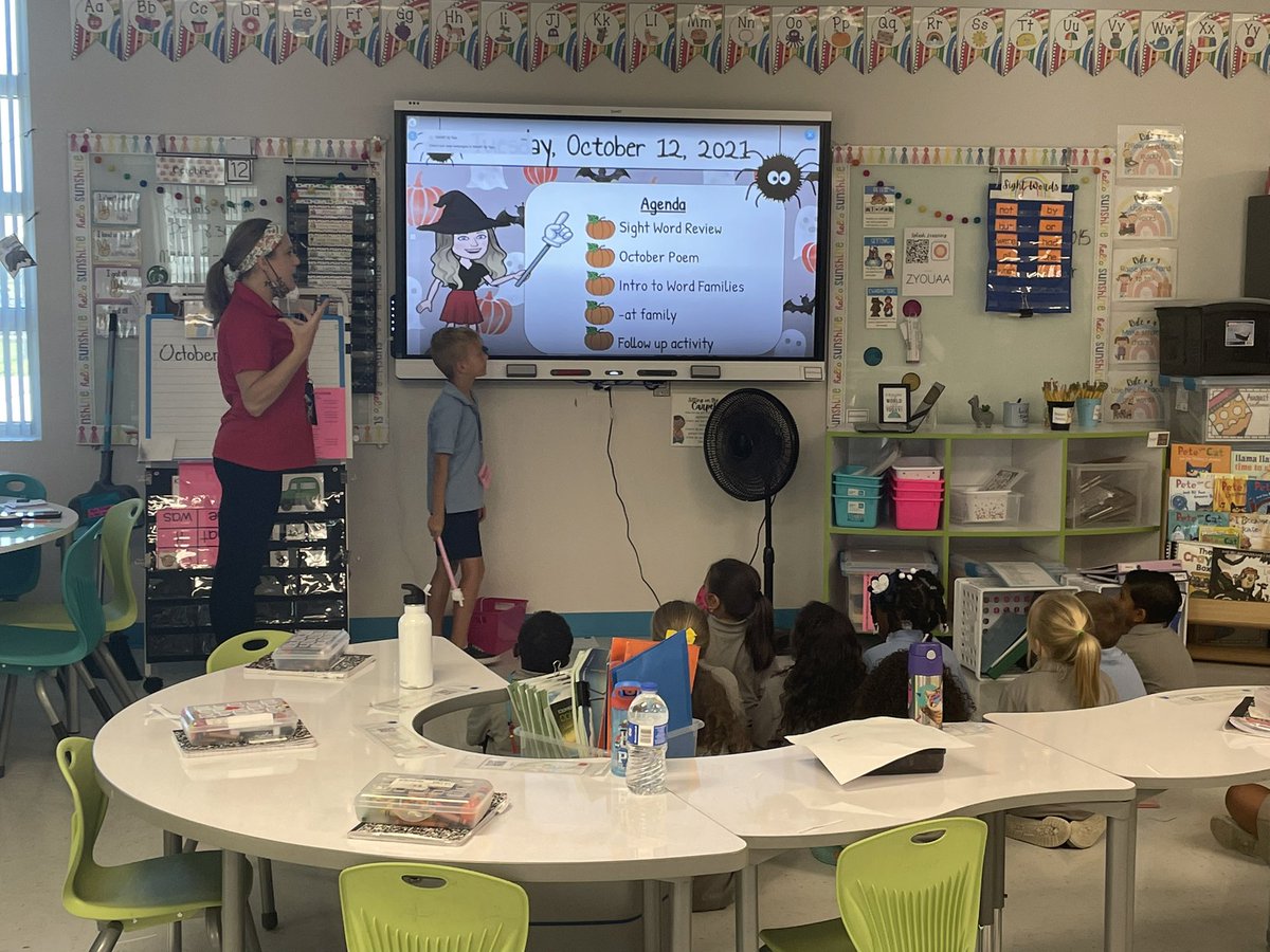 jnissenbauer13's tweet photo. When some amazing people come to watch this https://t.co/vQZSpeLoec teacher!!! #GreatAmericanHero @Afifield88 @EddieRuiz531 @SaraCapwell @jess_merc @JGranino @beth_ehinton @InPrepAcademy @CSUSAhq @Sherry_Ann_ @CSUSAJonHage https://t.co/UBphPUb5lL