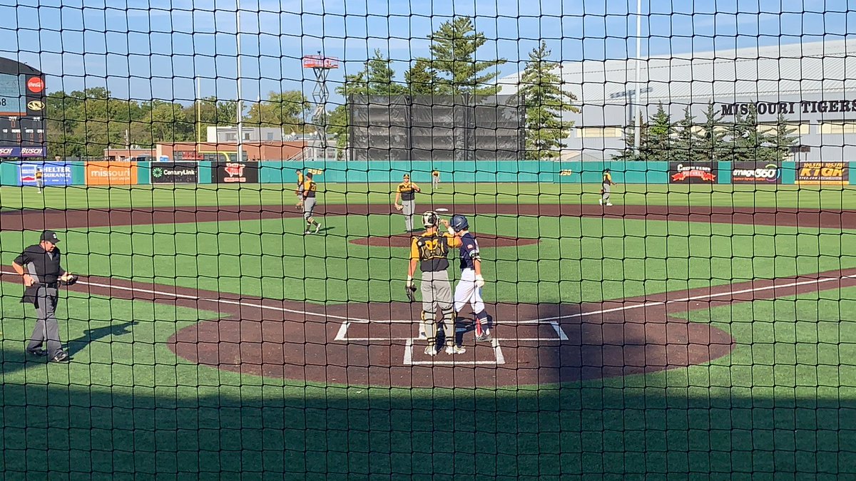 Chamber of commerce-type day in CoMo for a fall game between <a href="/MizzouBaseball/">Mizzou Baseball</a> and <a href="/BTLOntario/">Between The Lines Ontario</a>. Looking forward to my first look at the 2022 Tigers today.