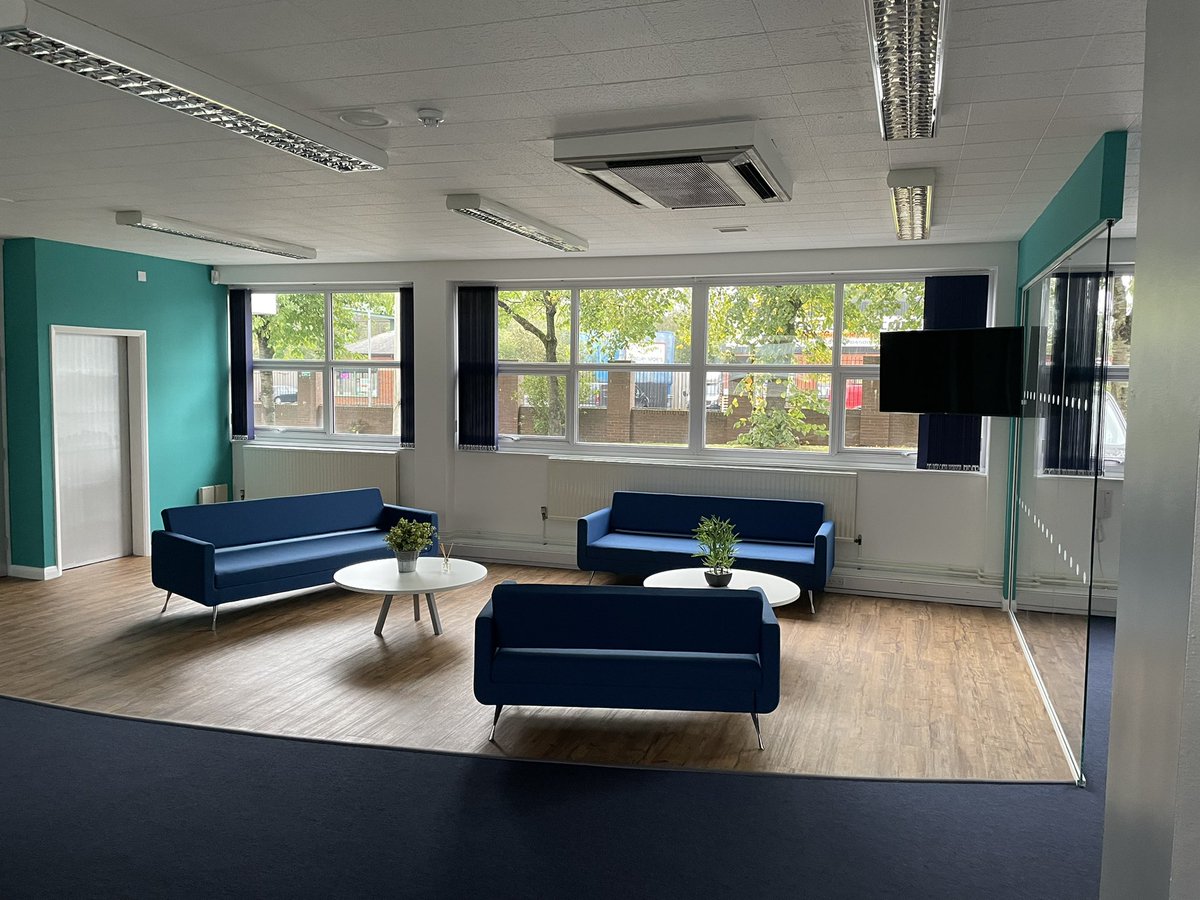 Arcadeoffice's tweet photo. Finished pictures of our Stoke refurbishment. #refurb #officespace #StokeOnTrent #officedesign #glass https://t.co/8fXWMB3uZz
