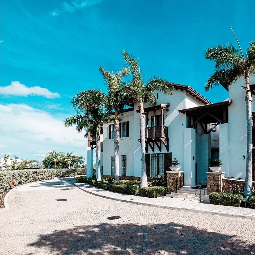 MarlinBayResort's tweet photo. Welcome to a place where relaxing is mandatory, kayaking is essential, and there are palm trees dotting every corner. #MarlinBay

#FloridaRelaxation #MarathonLiving #TheFloridaKeys https://t.co/CZrYva7vTF