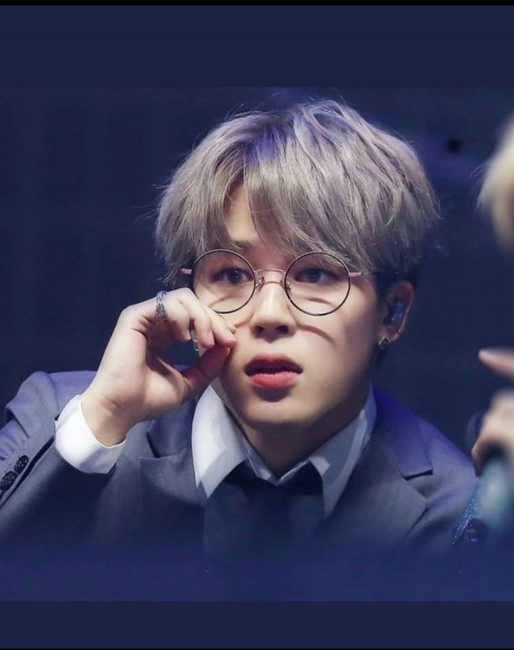 whitneyh_98's tweet photo. Happy Birthday to my first bias in BTS.
#HappyJiminDay 🥳 https://t.co/rN2Lb3duSv