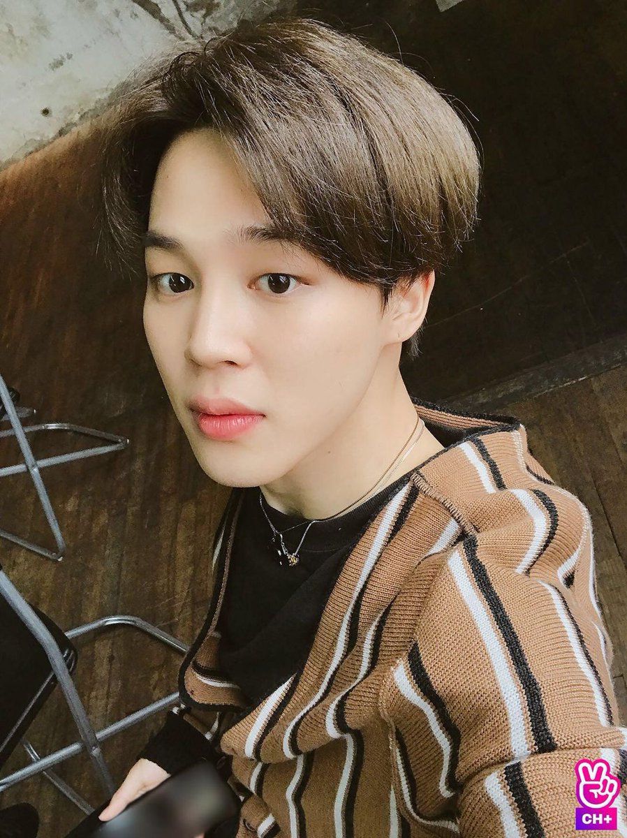 whitneyh_98's tweet photo. Happy Birthday to my first bias in BTS.
#HappyJiminDay 🥳 https://t.co/rN2Lb3duSv