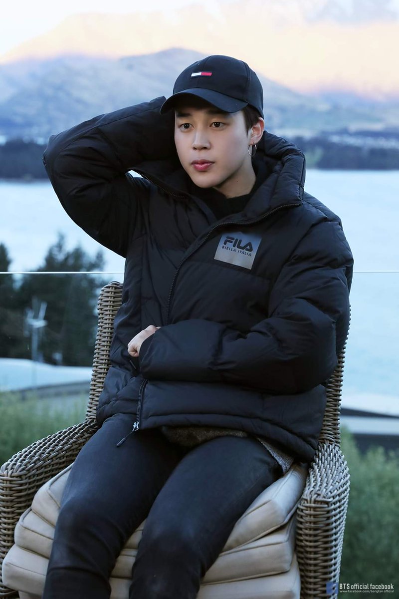 whitneyh_98's tweet photo. Happy Birthday to my first bias in BTS.
#HappyJiminDay 🥳 https://t.co/rN2Lb3duSv