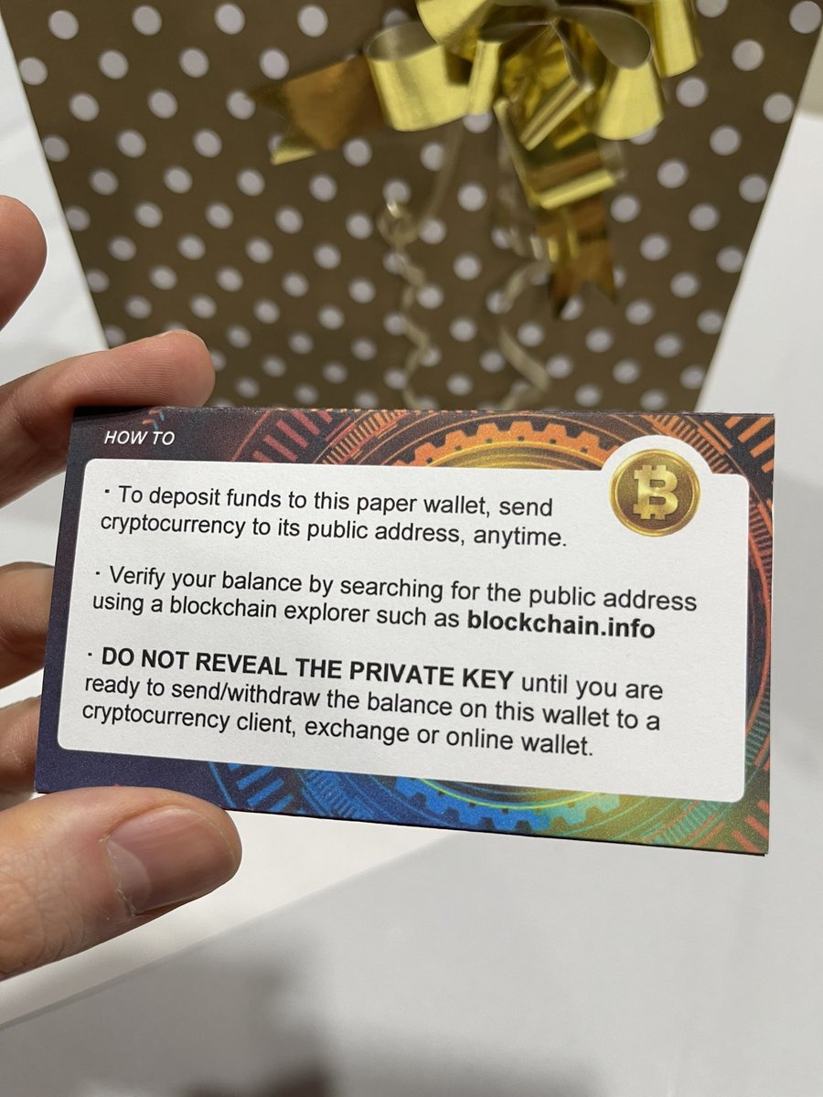 gerardopgallo's tweet photo. ¿Sabías que es posible regalar Bitcoins muy fácilmente? Se usan las paper wallets para eso, el que la recibe puede depositar BTC o usar el dinero de la billetera para comprar. Es un excelente activo para regalar. #bitcoin #giftideas #regalosutiles https://t.co/by33pRnRll